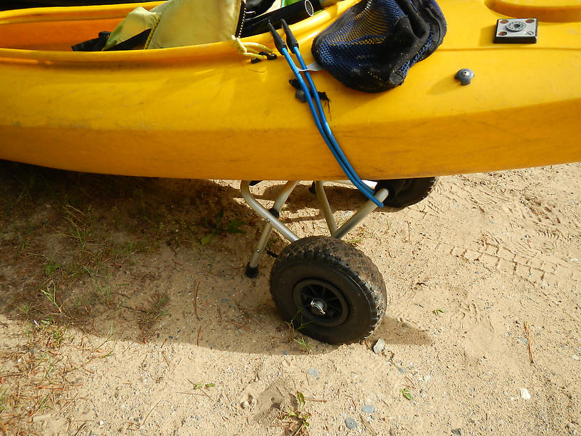 Close-up on the wheels and bungi cords - quick and easy!